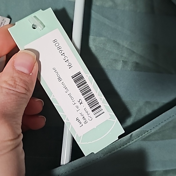 Green Blouse - Picture 4 of 4